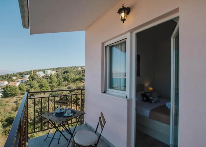 Blaise * 特罗吉尔